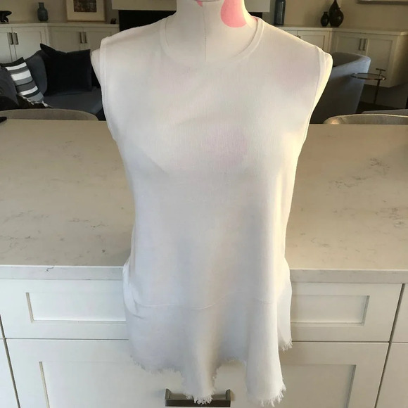 Theory Briselle Prosecco Sleeveless Crew Neck Asymetrical Knit Top White Sz M - Picture 1 of 12